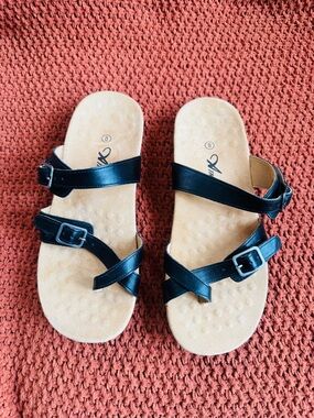 Girls' Black Buckle Strap Comfort Sandals